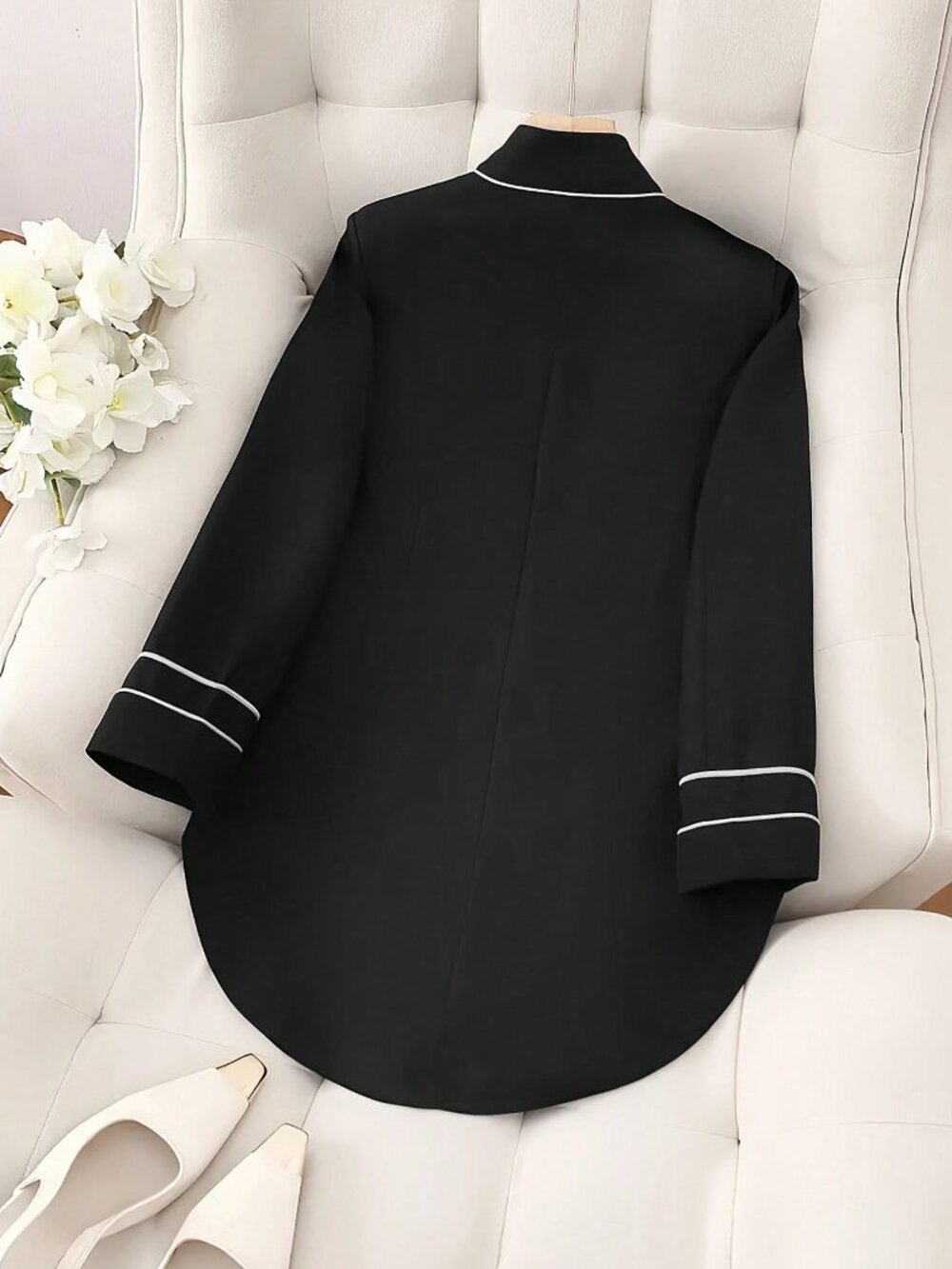 Black Elegant Women's Front-Buttoned Double-Breasted Slim-Fit Blazer - Picture 2 of 6